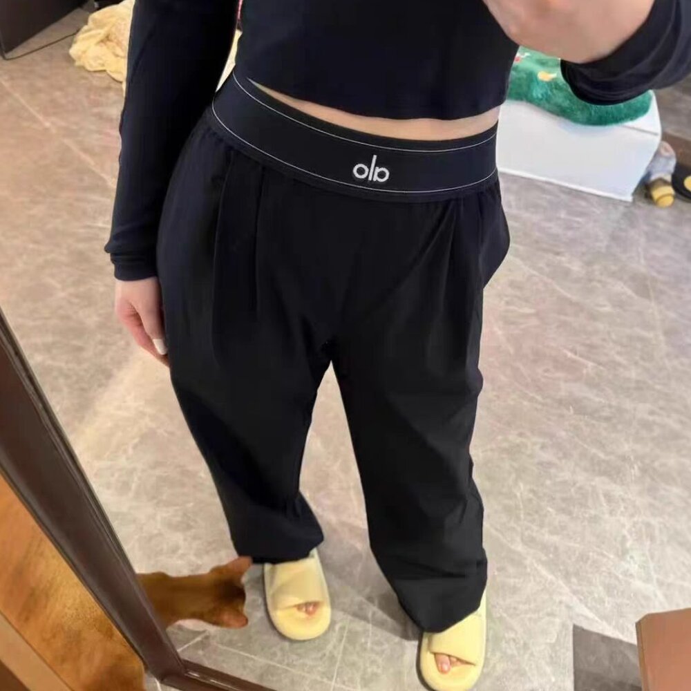 ALO Yoga Black Pants Brand New (Regular)🧍🏻♀️💓 - Picture 2 of 8